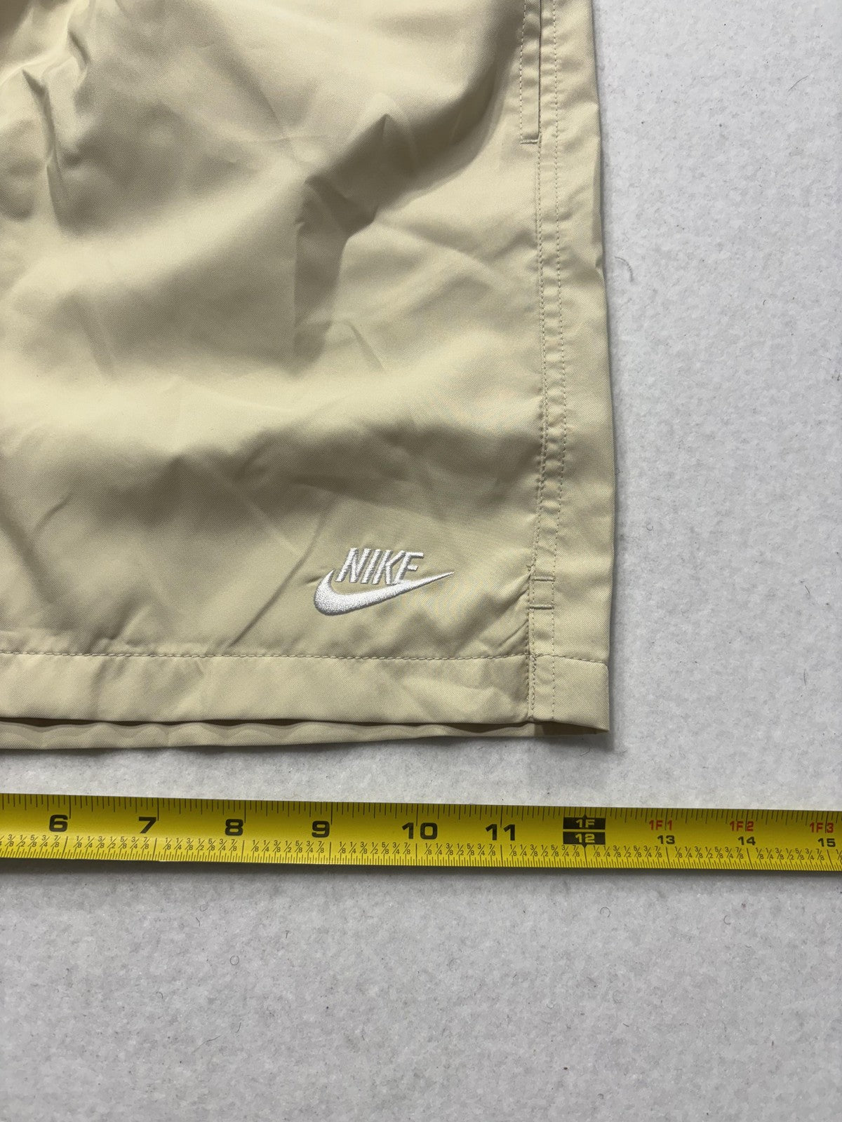 Nike Swim Shorts Mens Small Beige Standard Fit Above Knee Lined Pockets