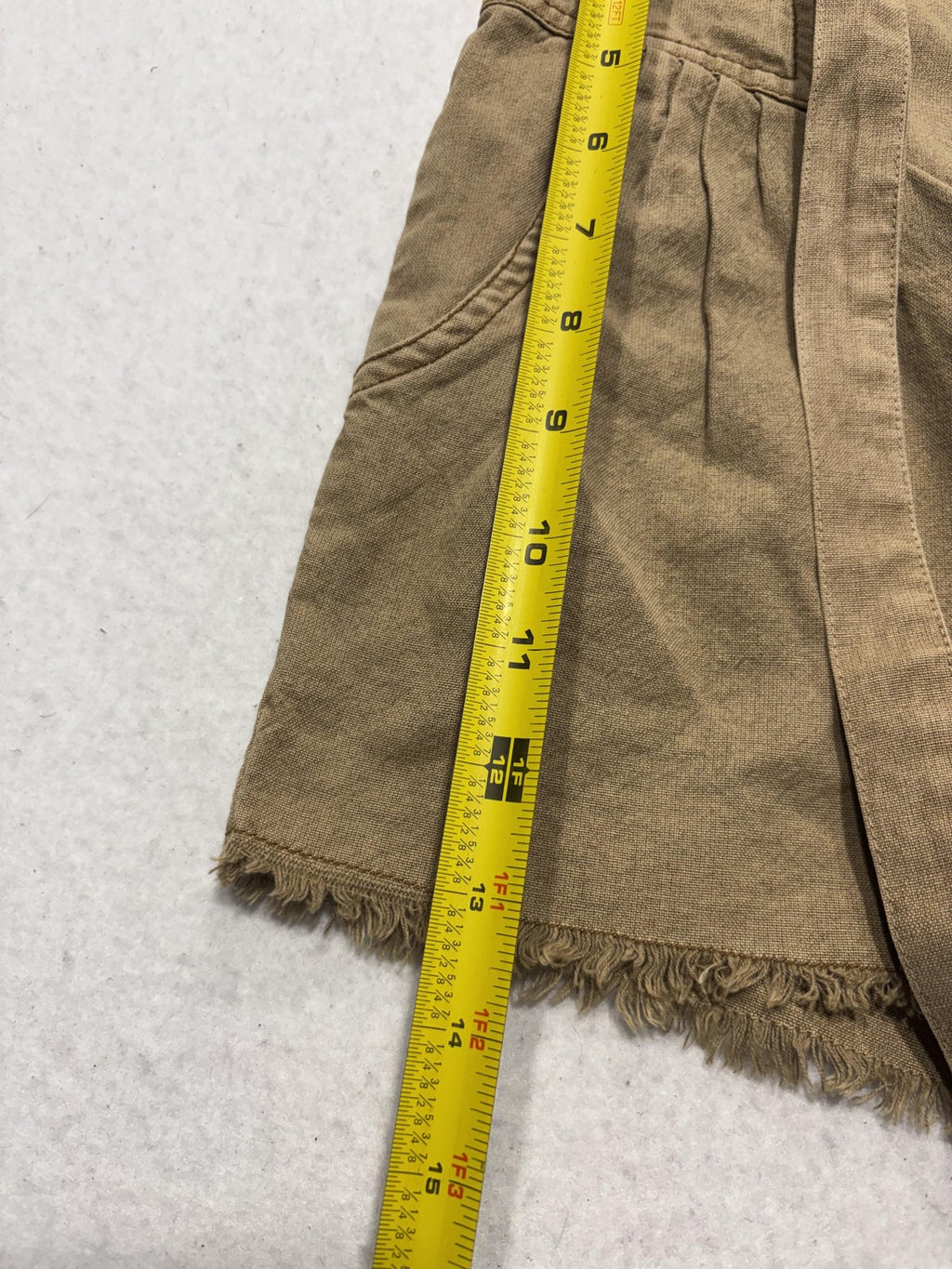 FP One Shorts Womens 4 Beige Chino Twill Belted Raw Hem Pleated Relaxed Fit