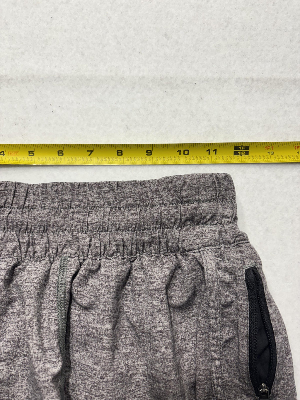 Lululemon Running Shorts Womens 6 Gray 2.5" Inseam Zip Pocket Lined Athletic