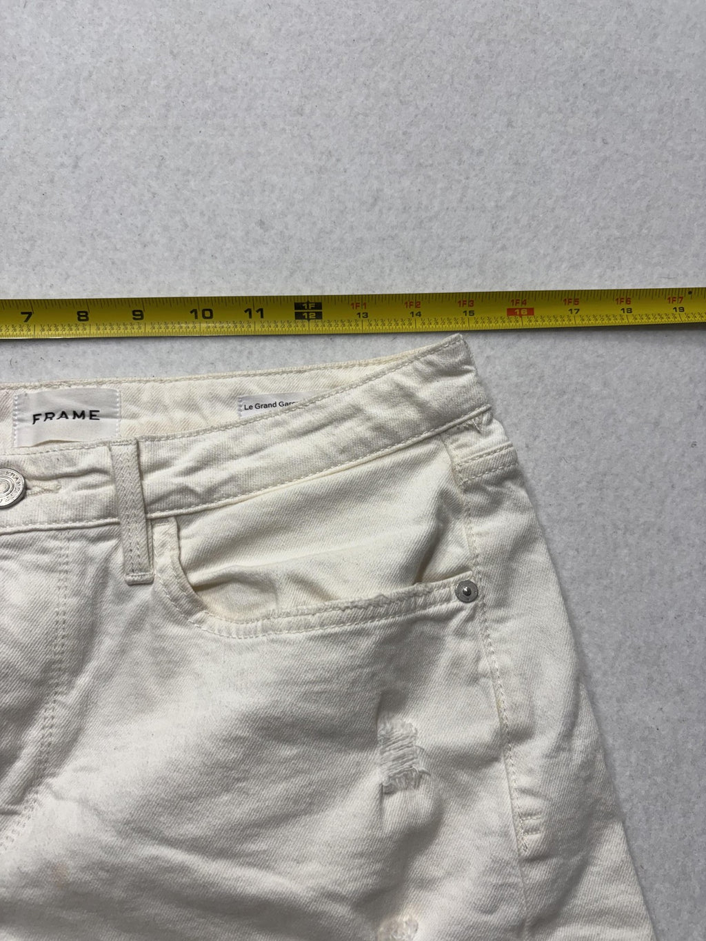FRAME Le Grand Garcon Boyfriend Denim Shorts White 27 LGGSH470 Frayed Cut Off