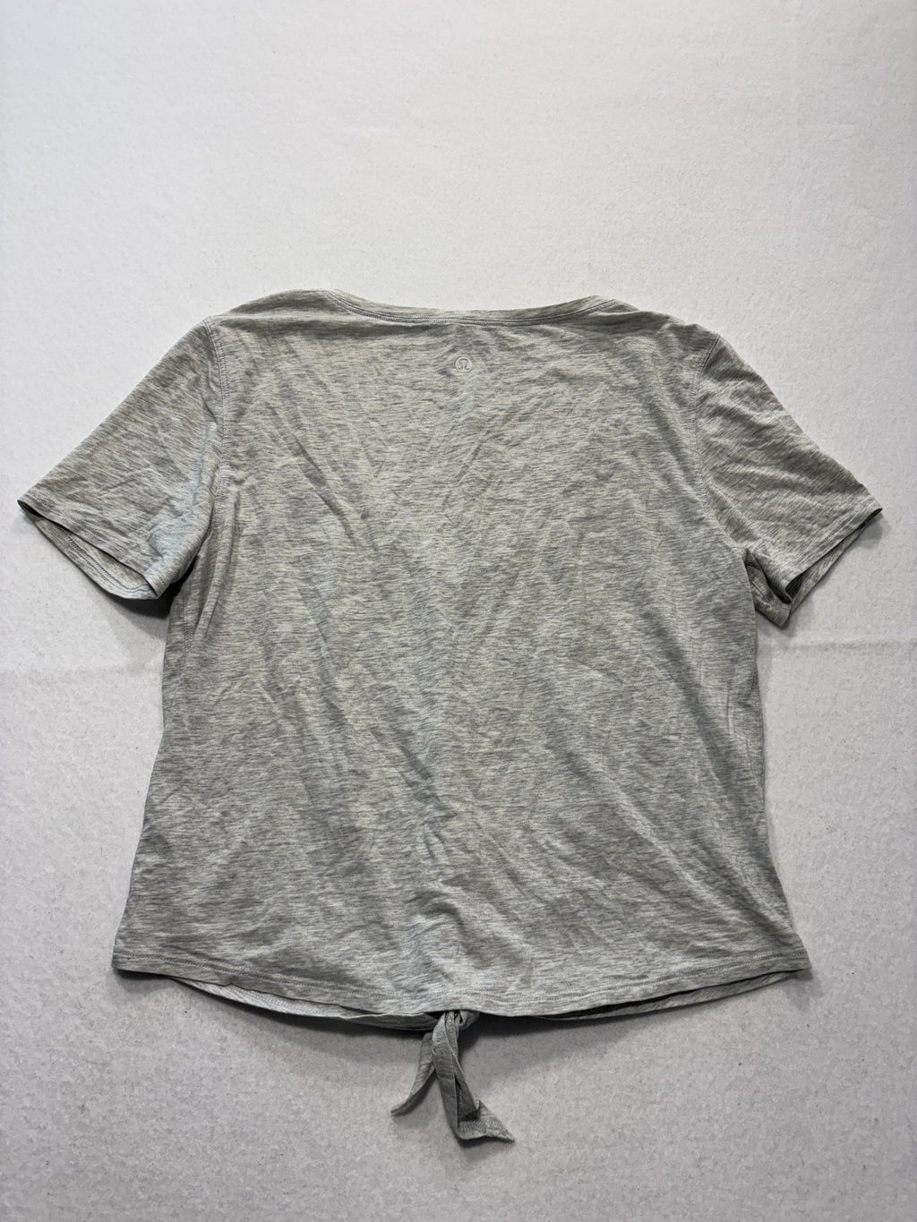 Lululemon Athletica Shirt Womens 4 Gray V Neck Tie Front Cropped Tee Casual