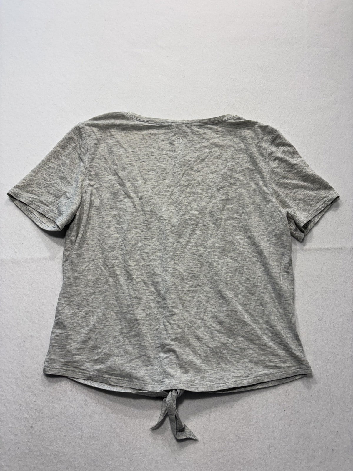 Lululemon Athletica Shirt Womens 4 Gray V Neck Tie Front Cropped Tee Casual