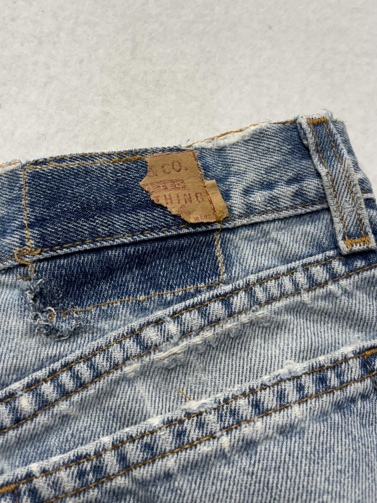 Levi's 560 Loose Fit Jeans Mens 32x32 Blue Light Wash Straight Distressed USA