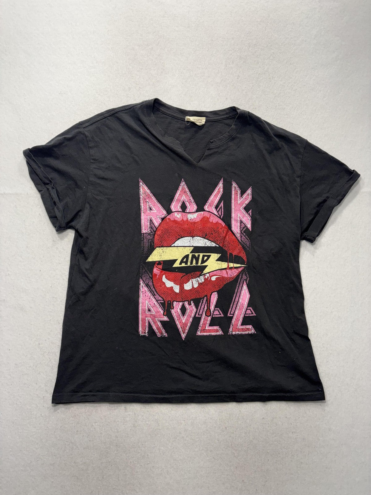 Refined Canvas Womens Large Black Rock And Roll Lips Graphic Tee V-Notch Shirt