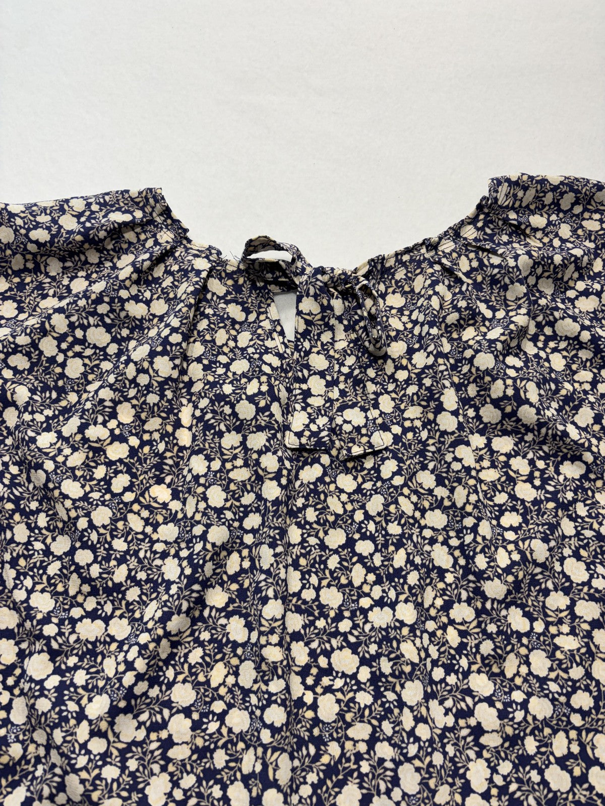 LC Lauren Conrad Blouse Womens Small Blue Floral Flutter Sleeve Bow Keyhole Top