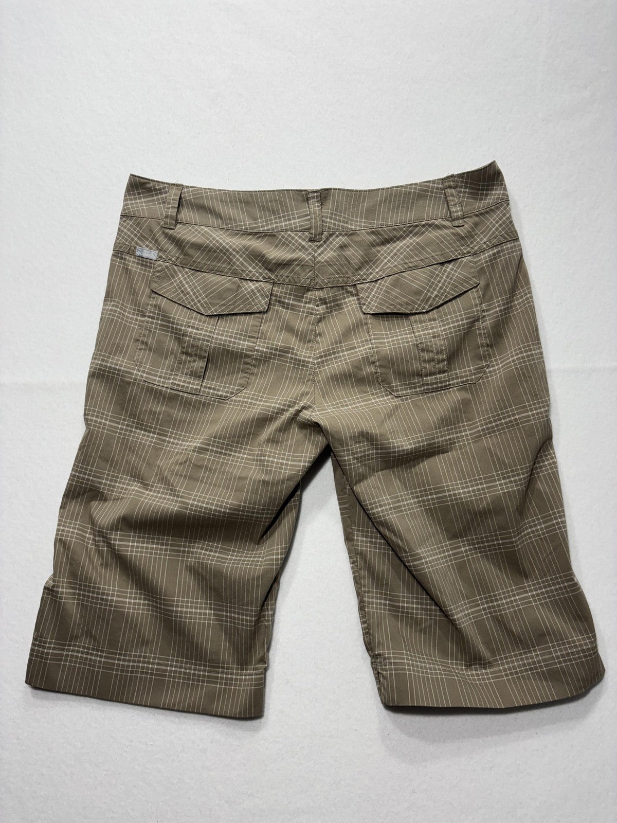 Columbia Shorts Womens 10 Beige Plaid Bermuda Knee Length Hiking Zip Pockets