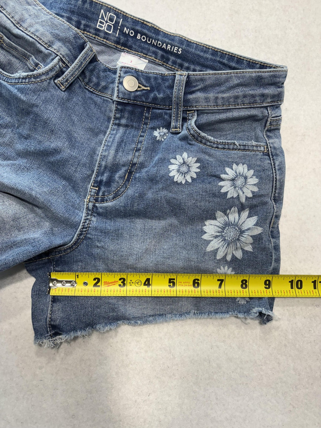 No Boundaries Shorts Juniors 3 Blue Denim Cut Off Floral Daisy Raw Hem Summer