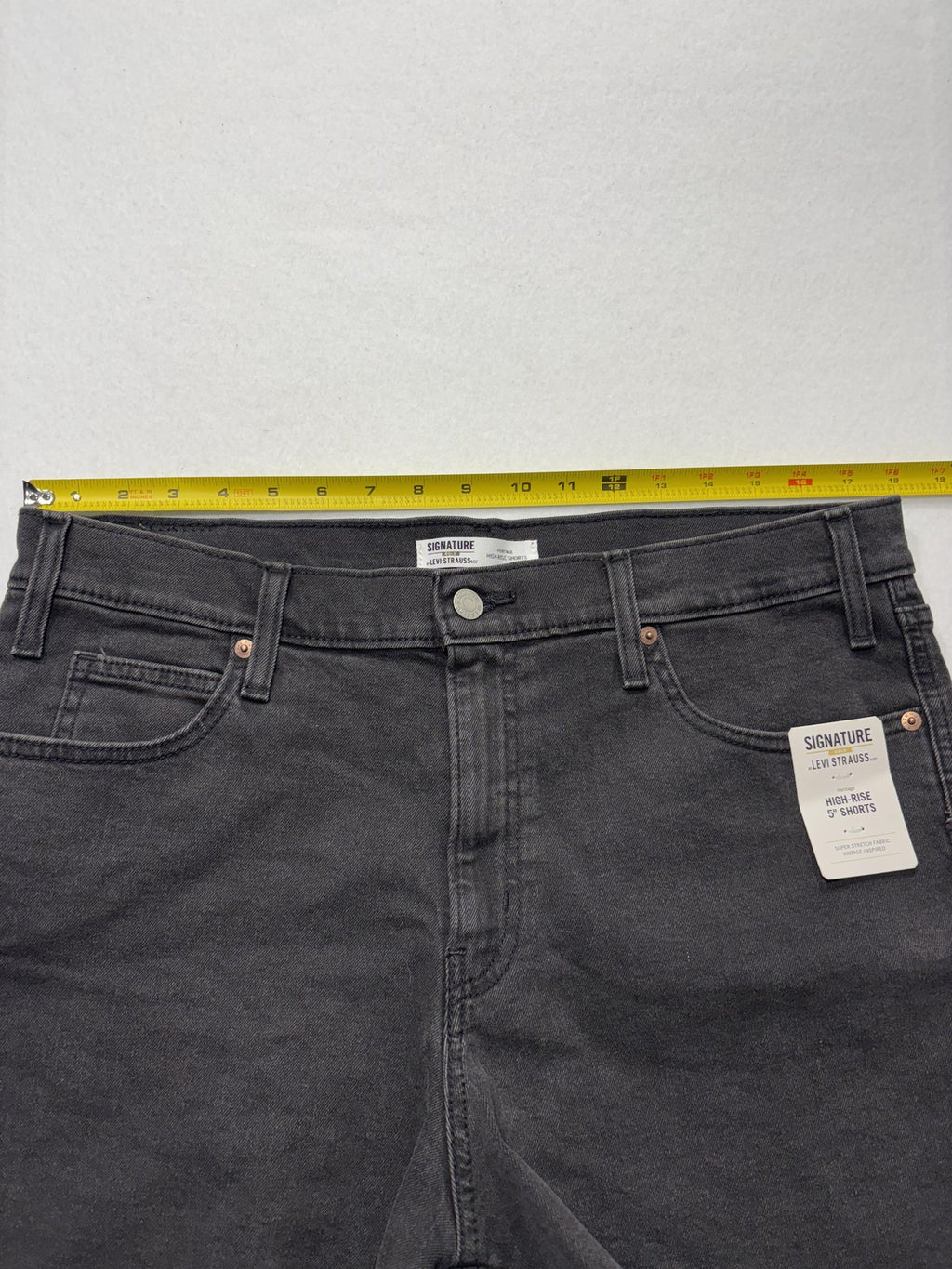 Signature By Levi Strauss & Co Shorts Womens 12 Gray High Rise 5" Cut Off Denim