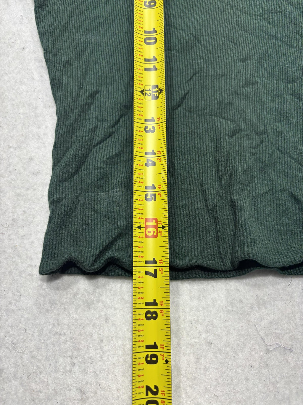 Derek Heart Shirt Juniors Medium Green V Neck Ribbed Cropped Tee Stretch Casual