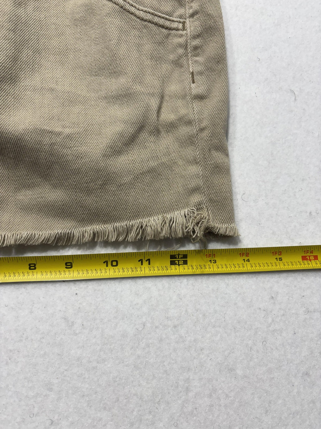 We The Free Shorts Womens Medium Beige Pleated Cut Off Frayed Button Fly Twill