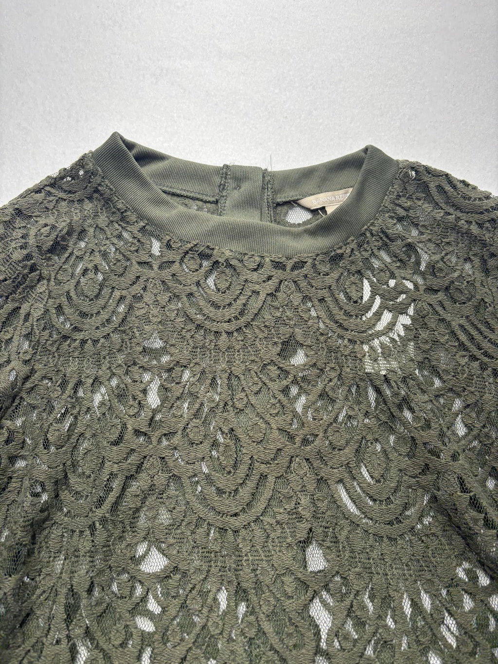 Banana Republic Blouse Womens Medium Green Lace Crew Neck Long Sleeve Sheer Top