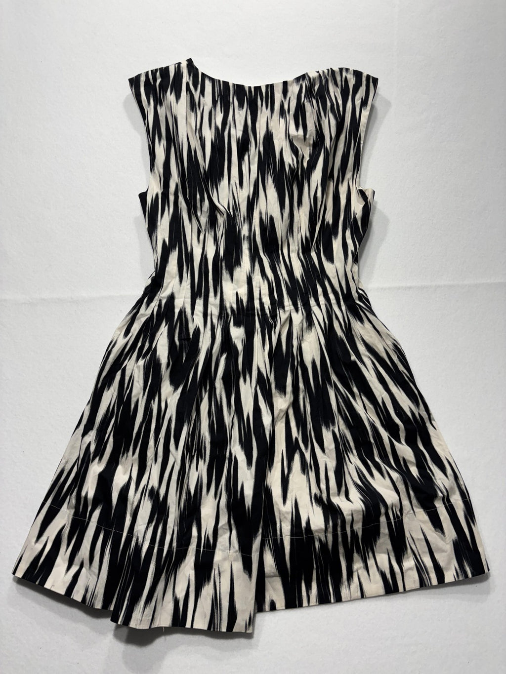 Banana Republic Dress Womens 8 Black White Abstract V Neck Sleeveless Fit Flare