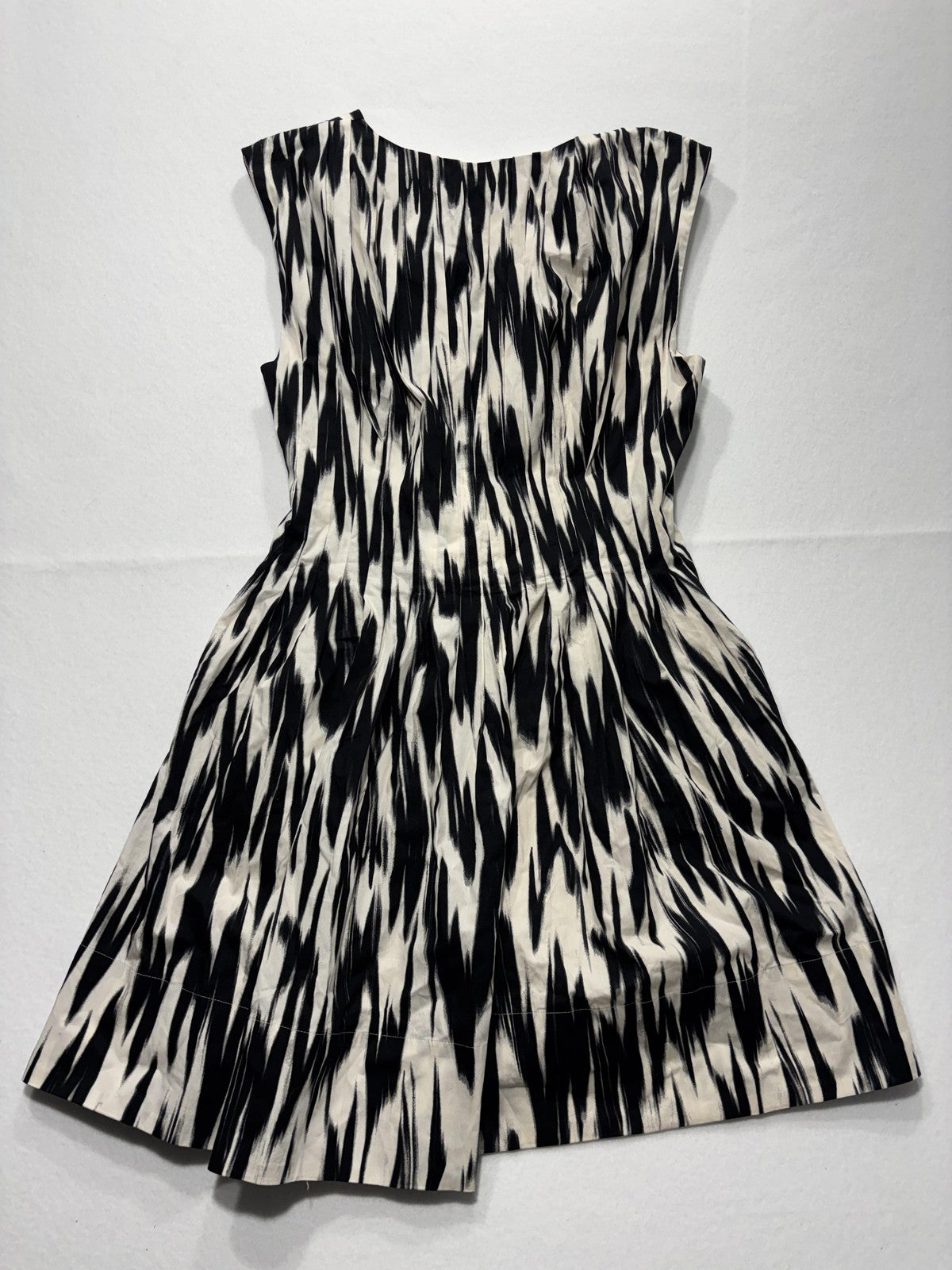 Banana Republic Dress Womens 8 Black White Abstract V Neck Sleeveless Fit Flare