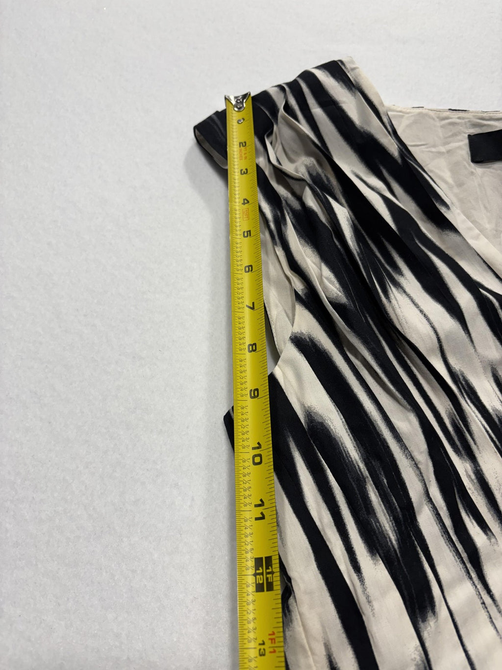 Banana Republic Dress Womens 8 Black White Abstract V Neck Sleeveless Fit Flare