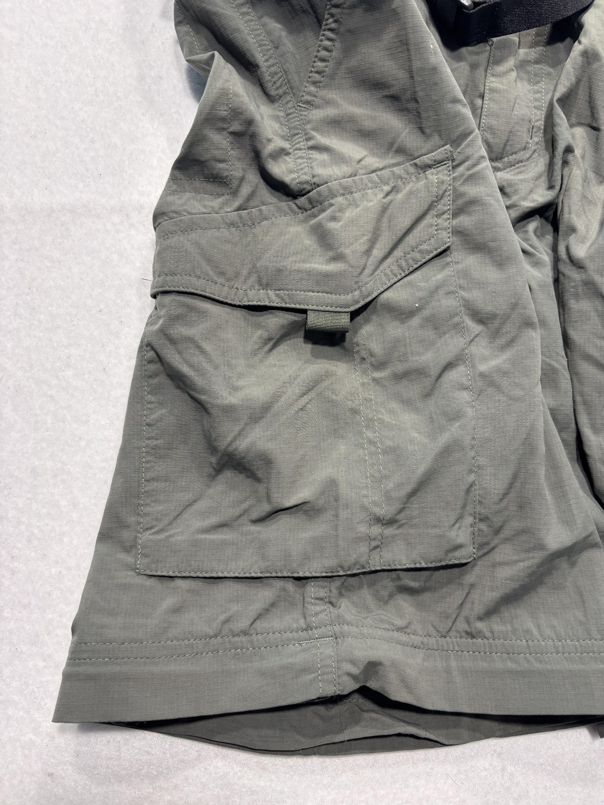 Columbia Omni-Shade Shorts Mens 34 Green Belted Cargo Hiking Quick Dry Outdoor