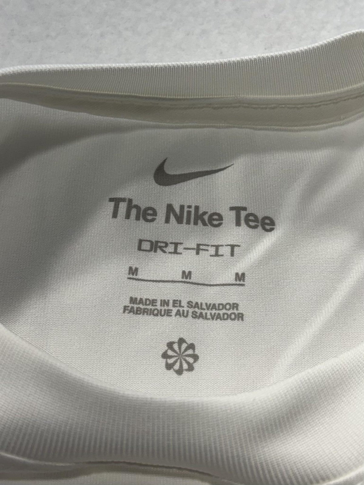 Nike Dri-FIT Shirt Mens Medium White The Nike Tee Training Graphic Logo Athletic
