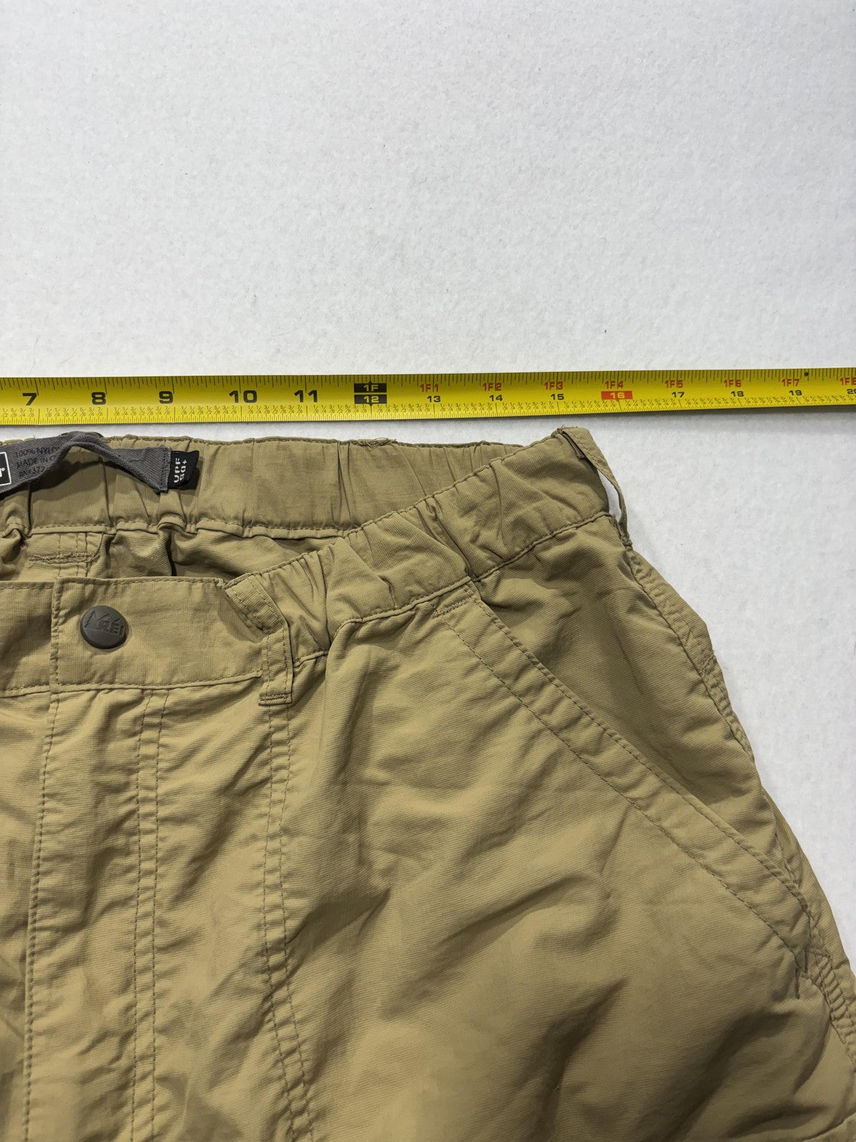REI Convertible Cargo Pants Mens Medium Beige Nylon Elastic Waist UPF 50 Hiking