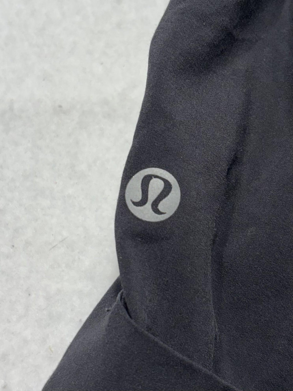 Lululemon Shorts Womens 4 Black 4" Inseam Drawstring Cuffed Athletic Casual