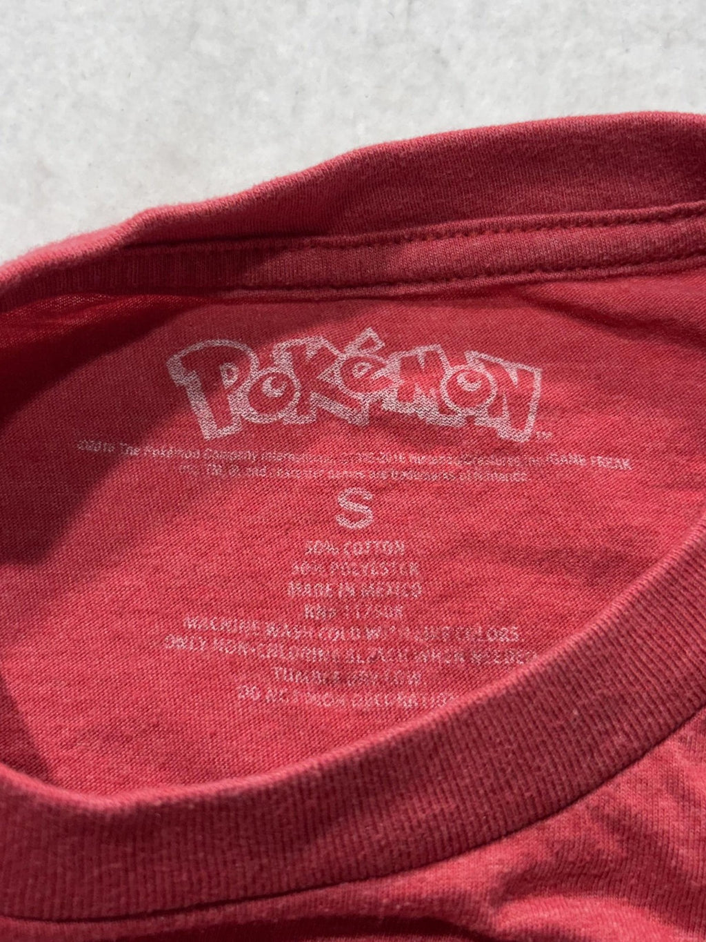 Pokemon Shirt Mens Small Red Pikachu Christmas Santa Hat Snowflake Graphic Tee