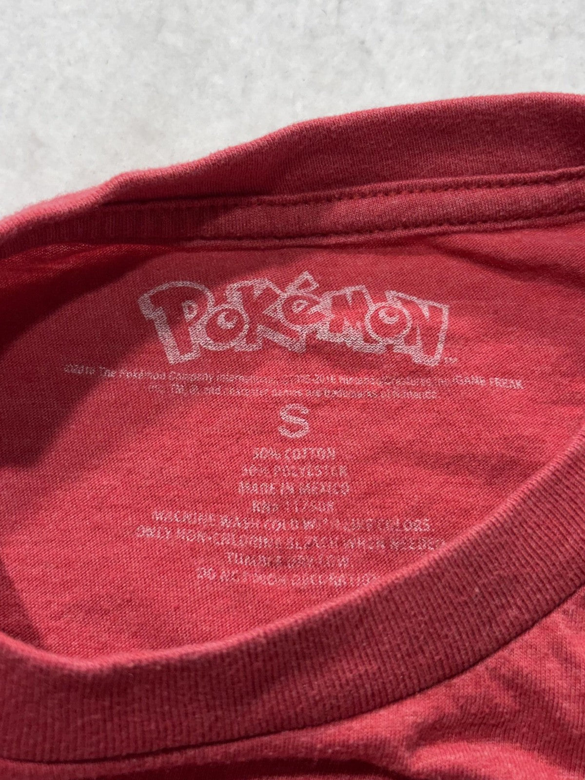 Pokemon Shirt Mens Small Red Pikachu Christmas Santa Hat Snowflake Graphic Tee