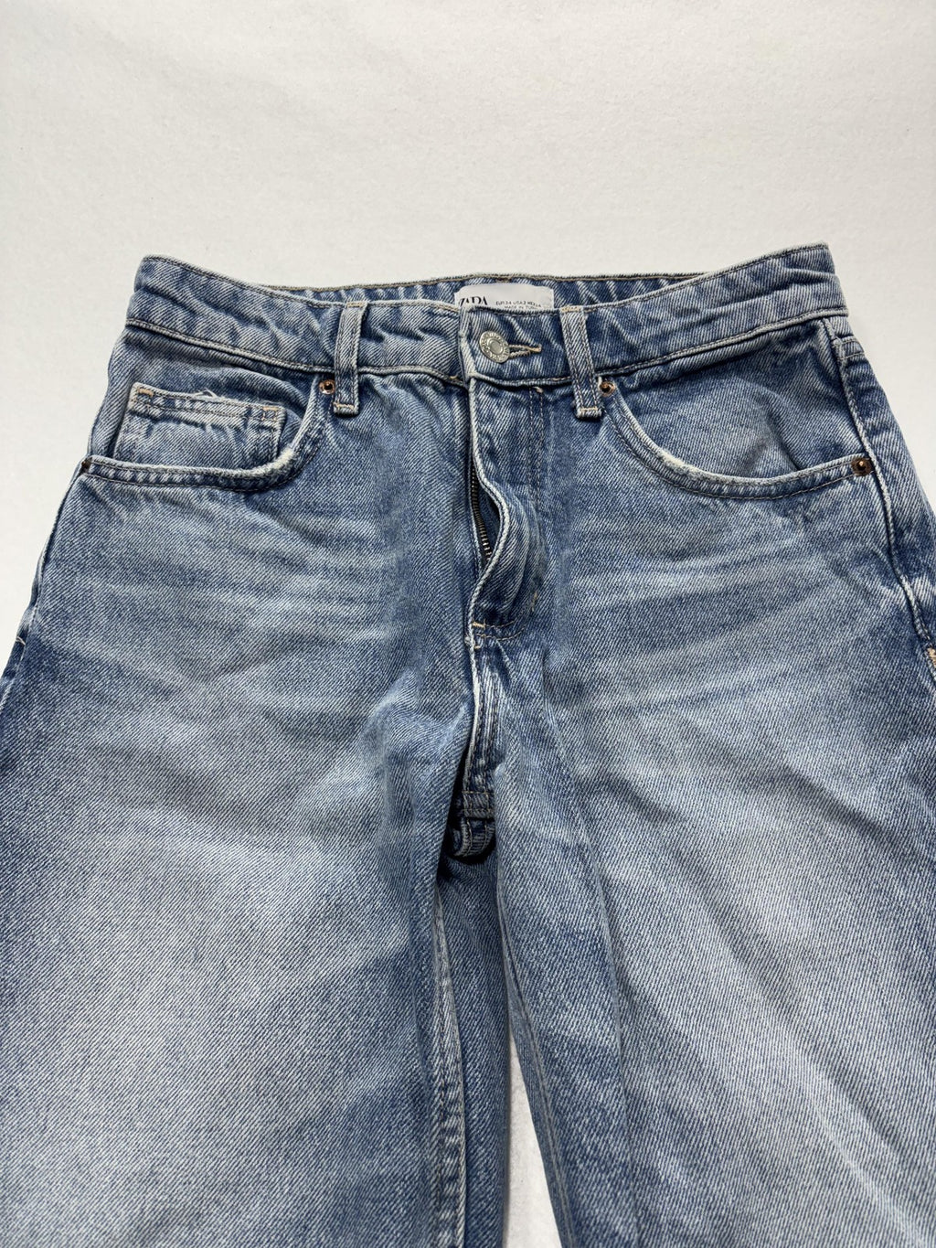 Zara Jeans Womens 2 Blue Medium Wash Straight Leg Mid Rise 24x30.5 Distressed