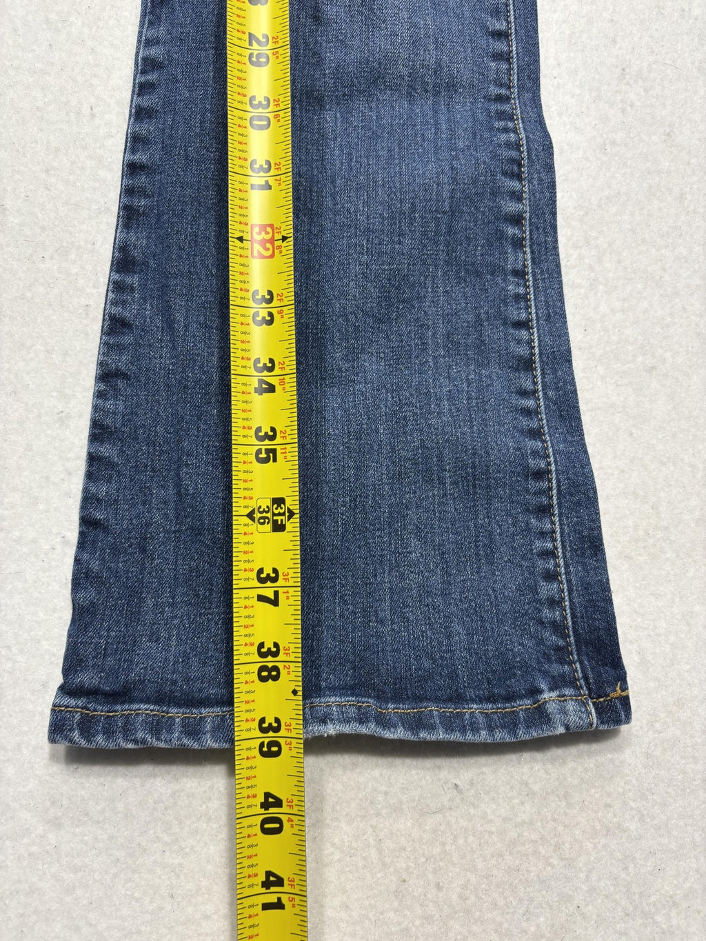 Levi's 515 Boot Cut Jeans Womens 8 Blue Medium Wash Mid Rise Slim Stretch 32x31