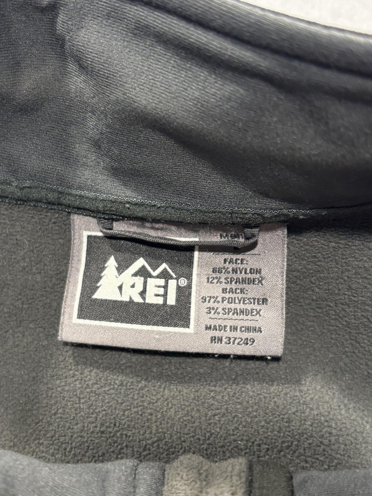 REI Softshell Jacket Mens Medium Black Full Zip Stand Collar Hiking Outdoor