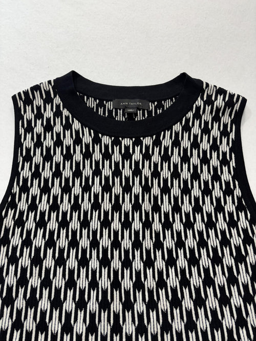 Ann Taylor Sweater Vest Womens Small Black White Geometric Crew Neck Sleeveless