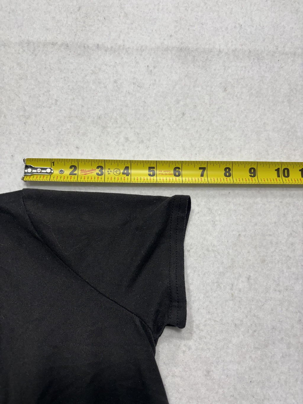 Black V Neck Short Sleeve Cropped Stretch Tee Shirt Womens Medium C187VOV657