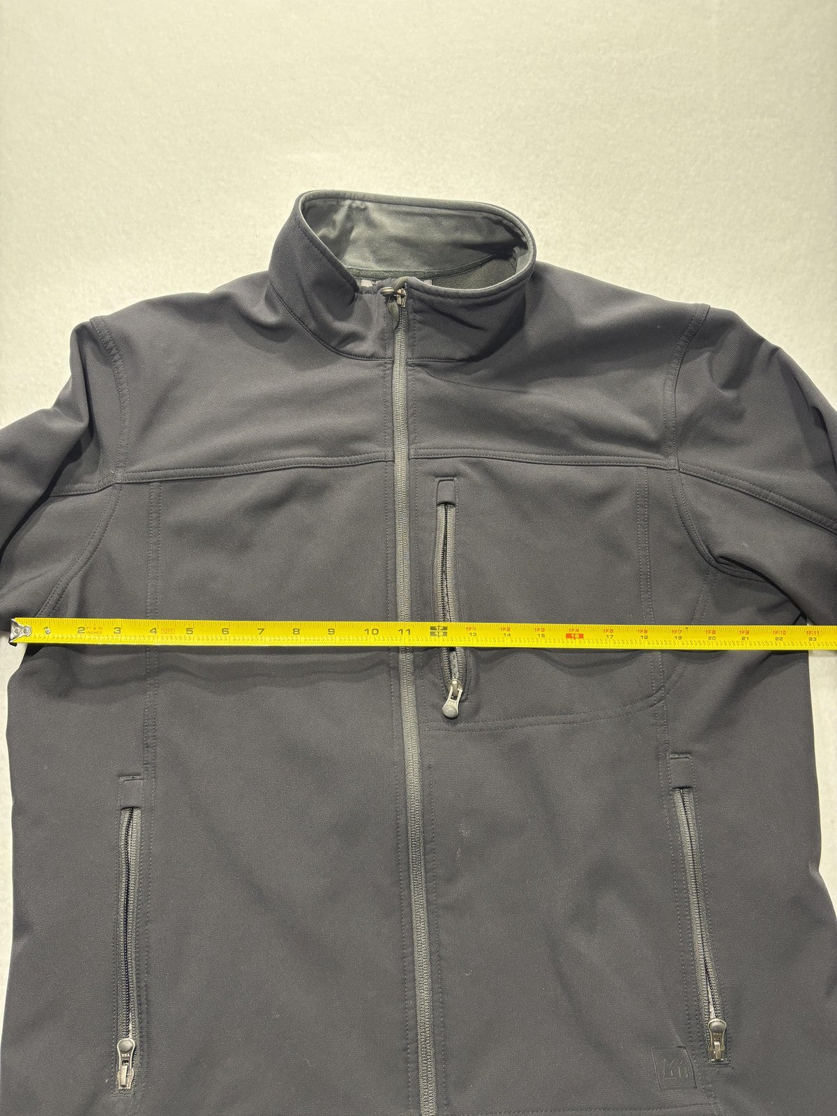 REI Softshell Jacket Mens Medium Black Full Zip Stand Collar Hiking Outdoor