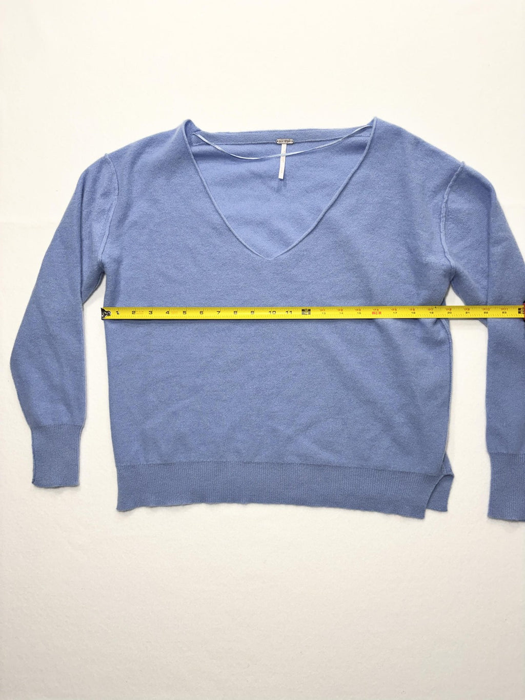 Free People Sweater Womens S Blue V Neck Lightweight Knit Pullover Raglan Casual