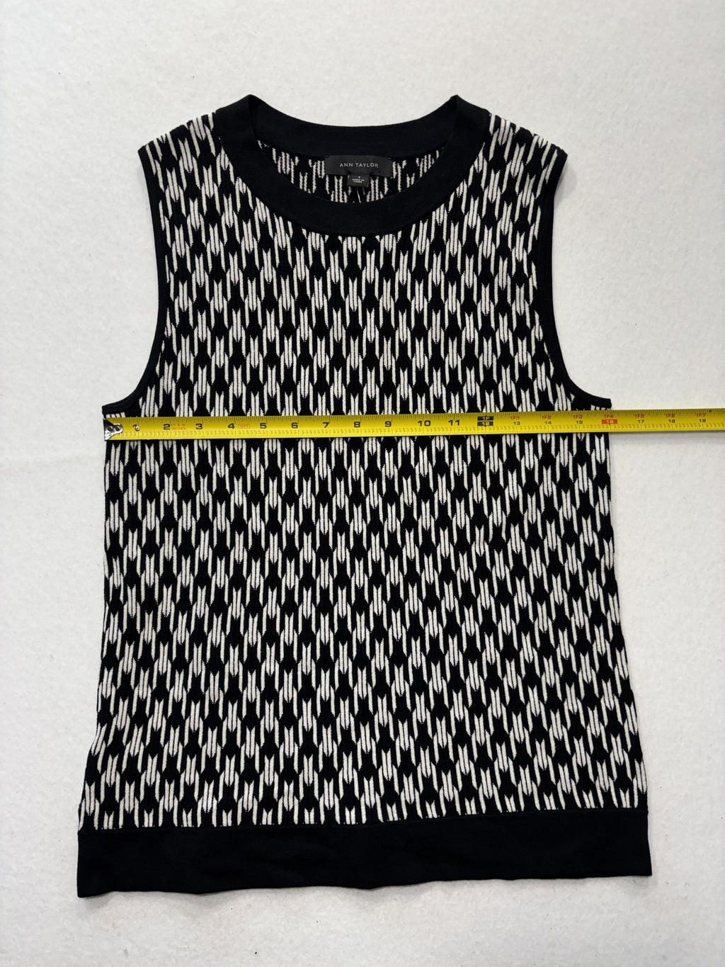 Ann Taylor Sweater Vest Womens Small Black White Geometric Crew Neck Sleeveless