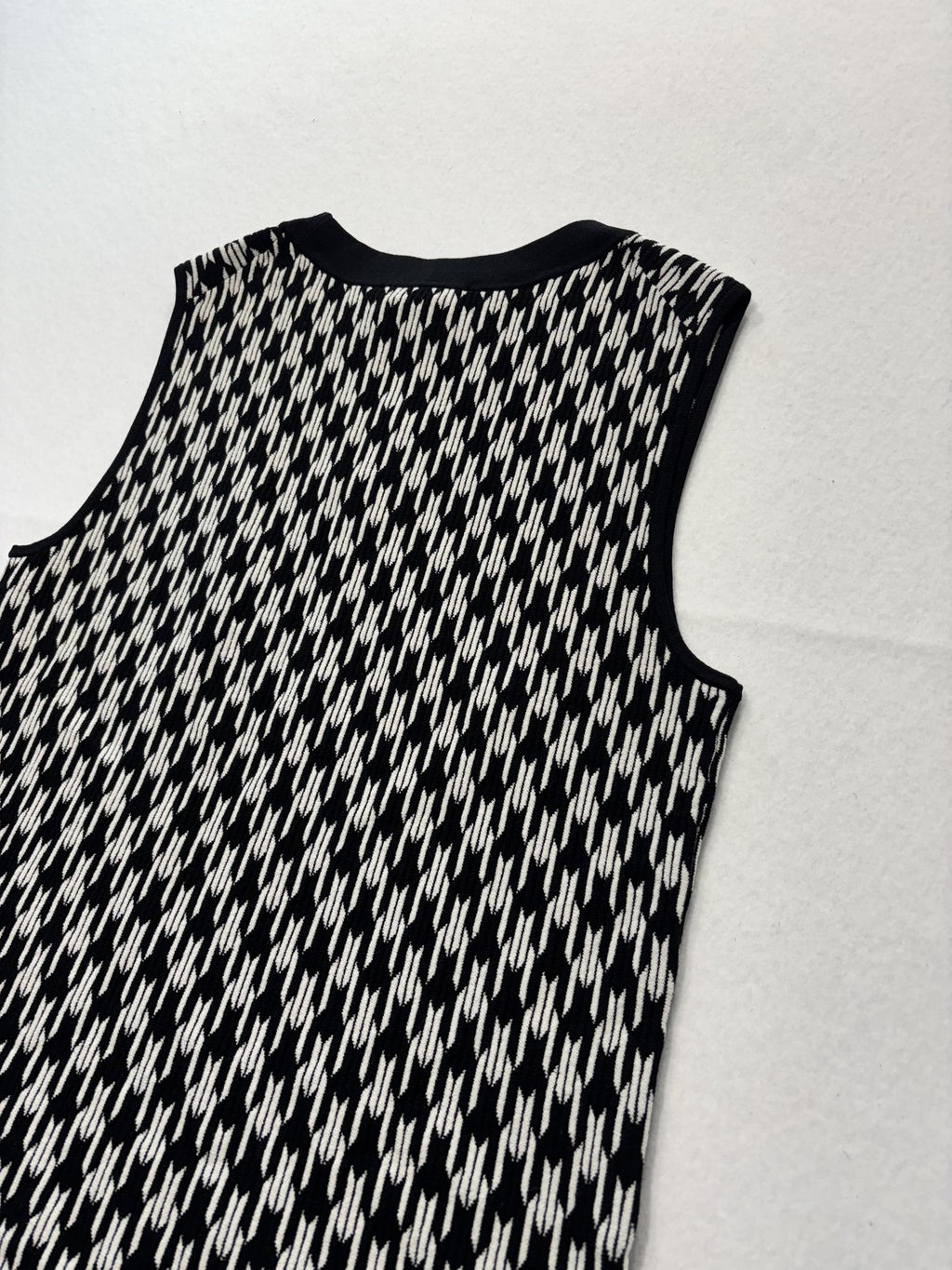 Ann Taylor Sweater Vest Womens Small Black White Geometric Crew Neck Sleeveless