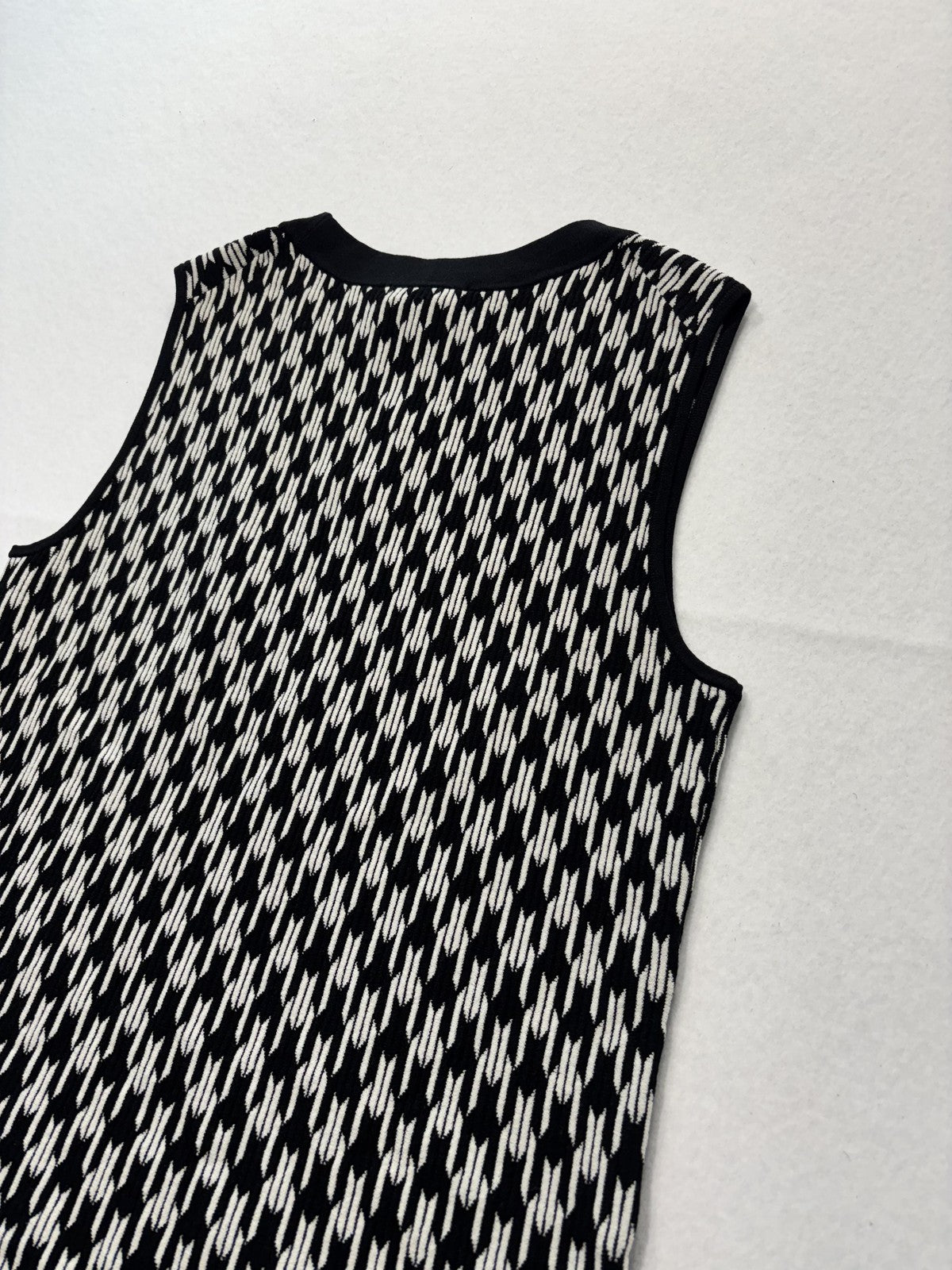 Ann Taylor Sweater Vest Womens Small Black White Geometric Crew Neck Sleeveless