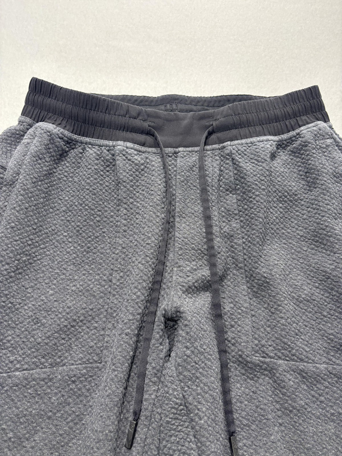 Lululemon Jogger Pants Mens 32 Gray Textured Knit Elastic Waist Pockets Lounge