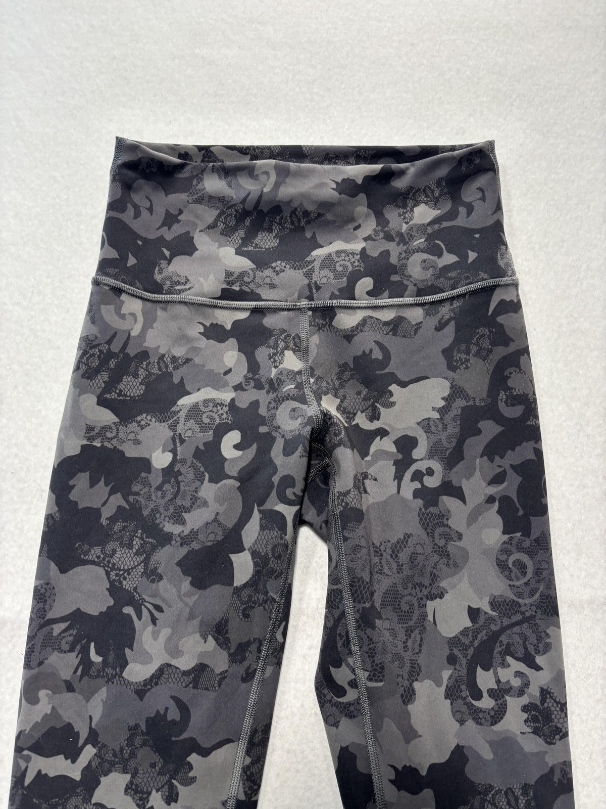 Lululemon Leggings Womens 6 Gray Camo High Rise 25" Inseam Ankle Yoga Stretch