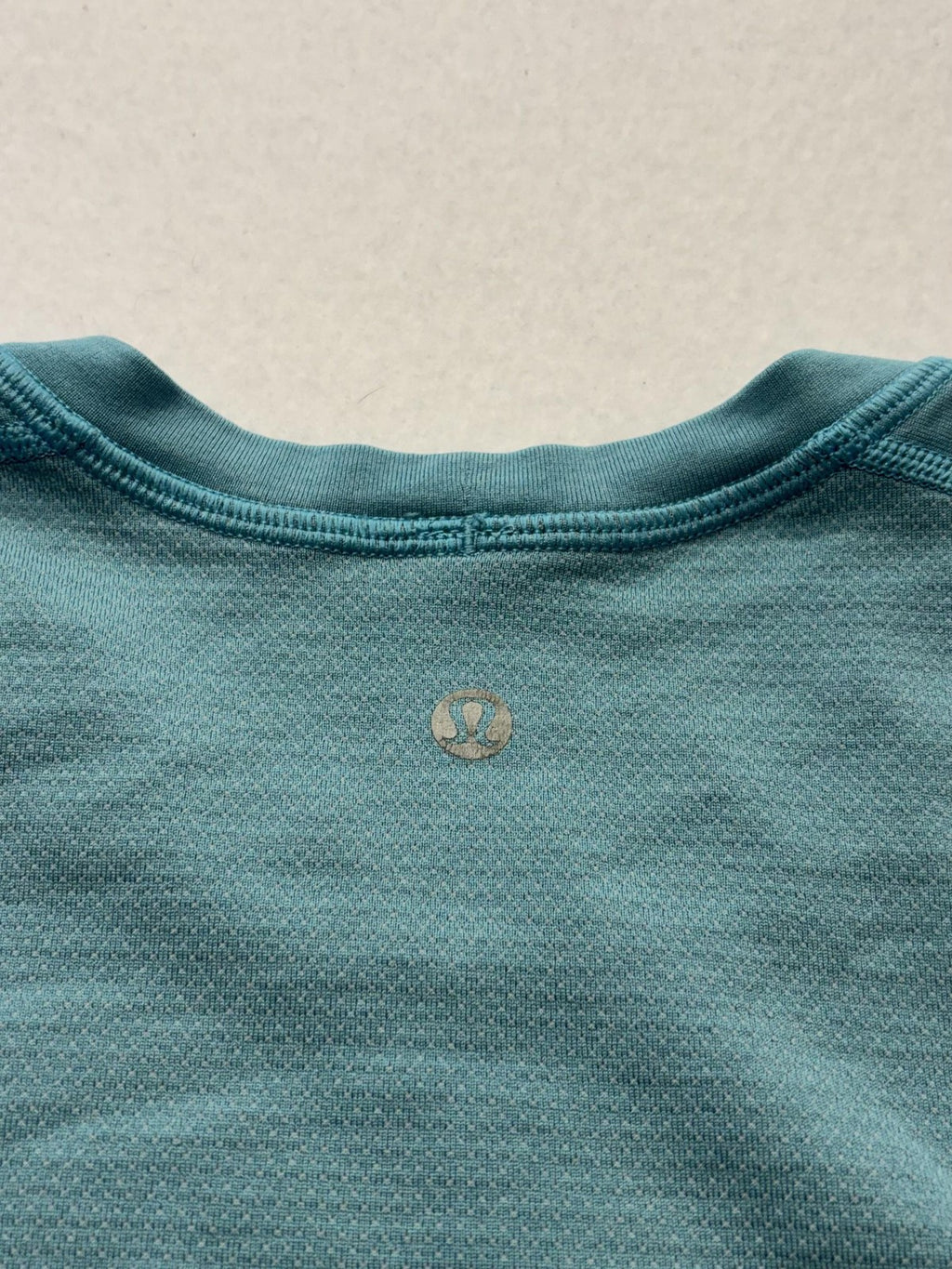 Lululemon Shirt Mens Medium Blue Long Sleeve Lightweight Running Athletic