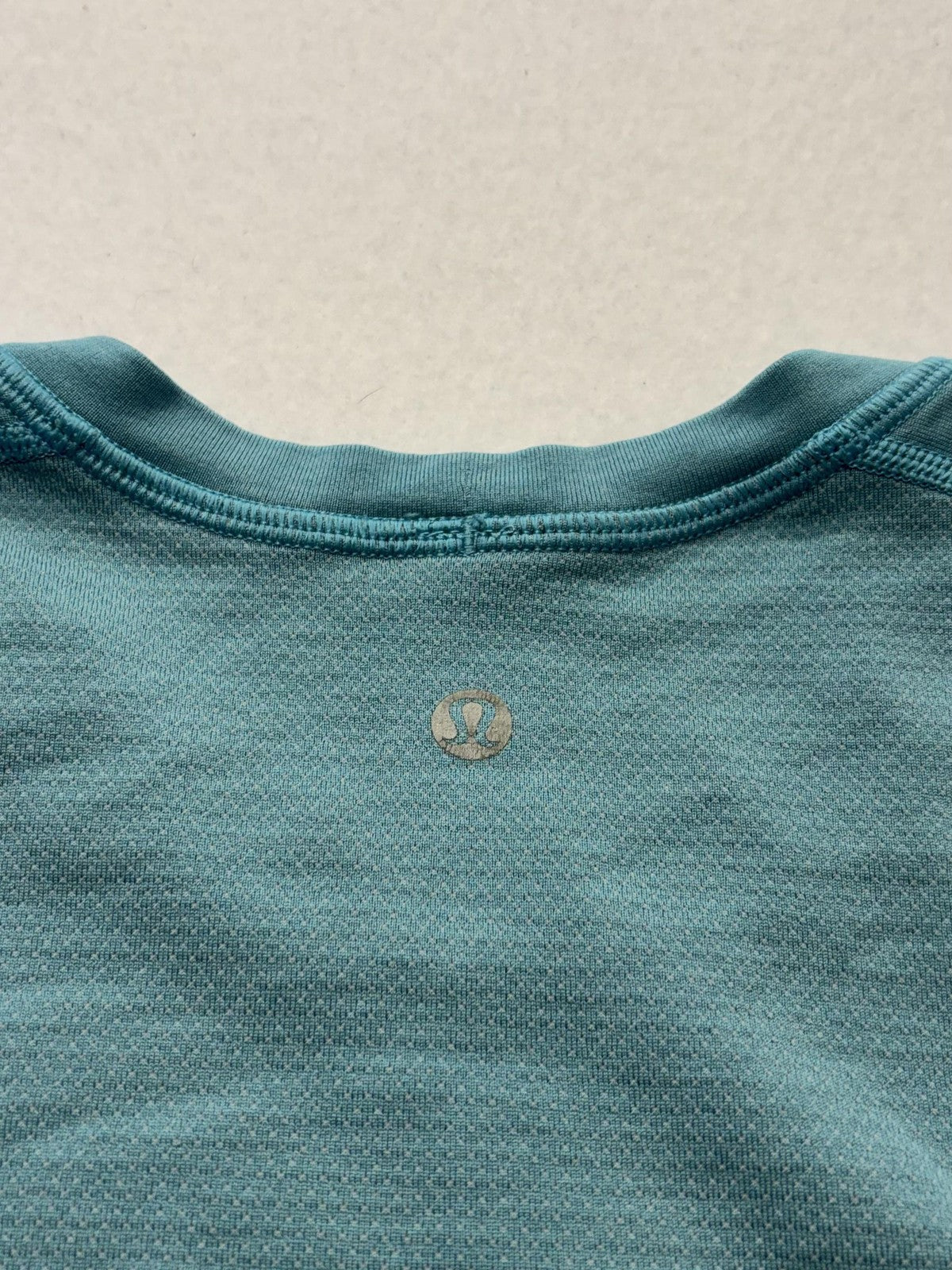 Lululemon Shirt Mens Medium Blue Long Sleeve Lightweight Running Athletic