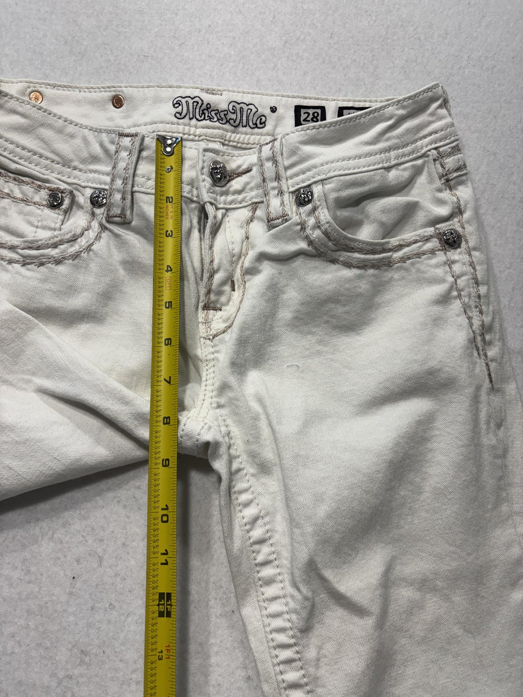 Miss Me Jeans Womens 28 White Mid Rise Signature Capri Embellished Stretch
