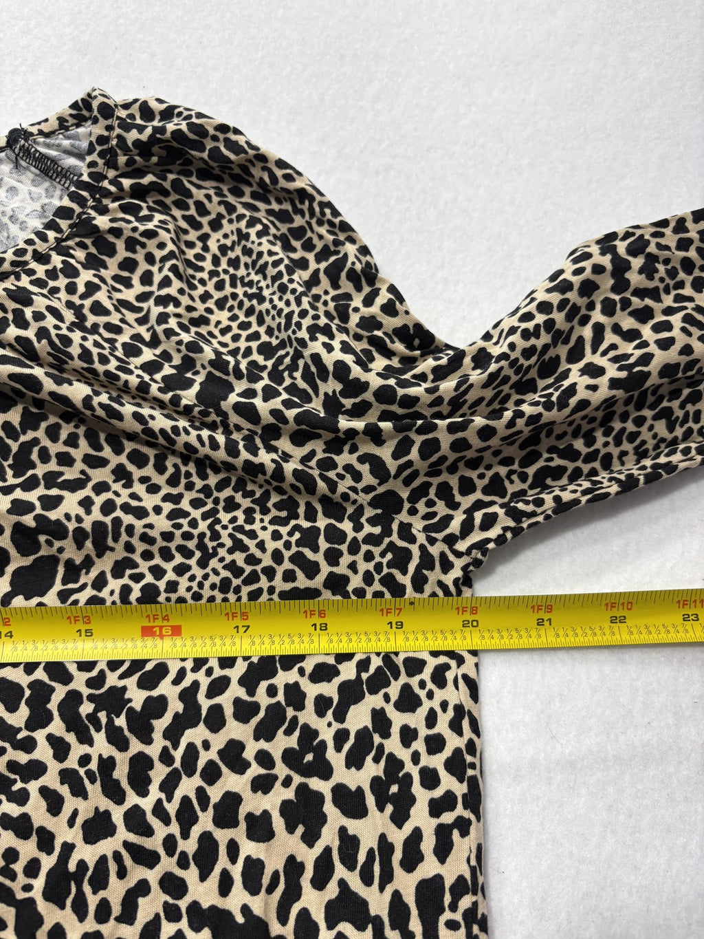 Michael Kors Blouse Womens Medium Beige Leopard Print 3/4 Bell Sleeve Tunic Top