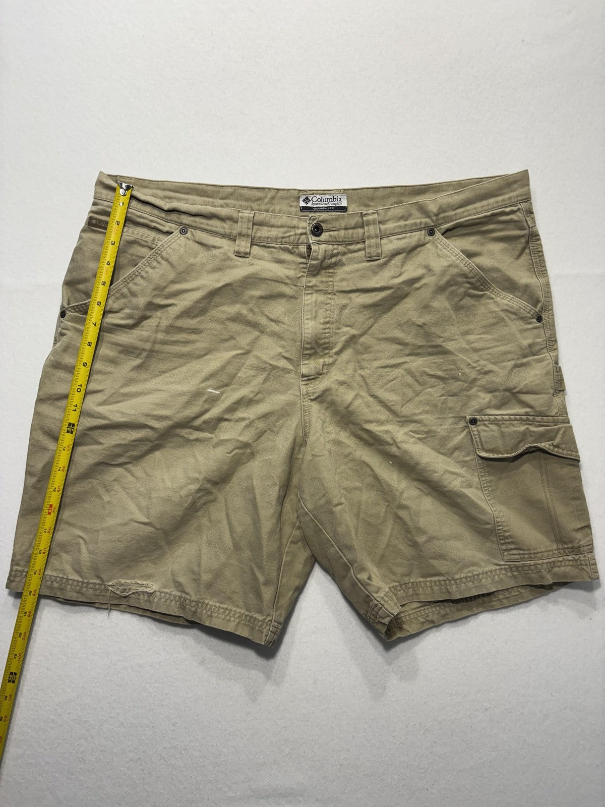 Columbia Cargo Shorts Mens 42 Beige 9" Inseam Canvas Relaxed Fit Hiking Outdoor
