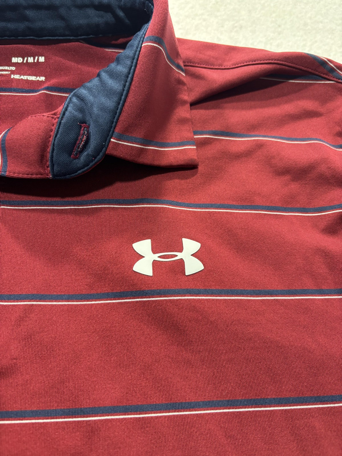 Under Armour HeatGear Polo Shirt Mens Medium Red Striped Loose Golf Short Sleeve