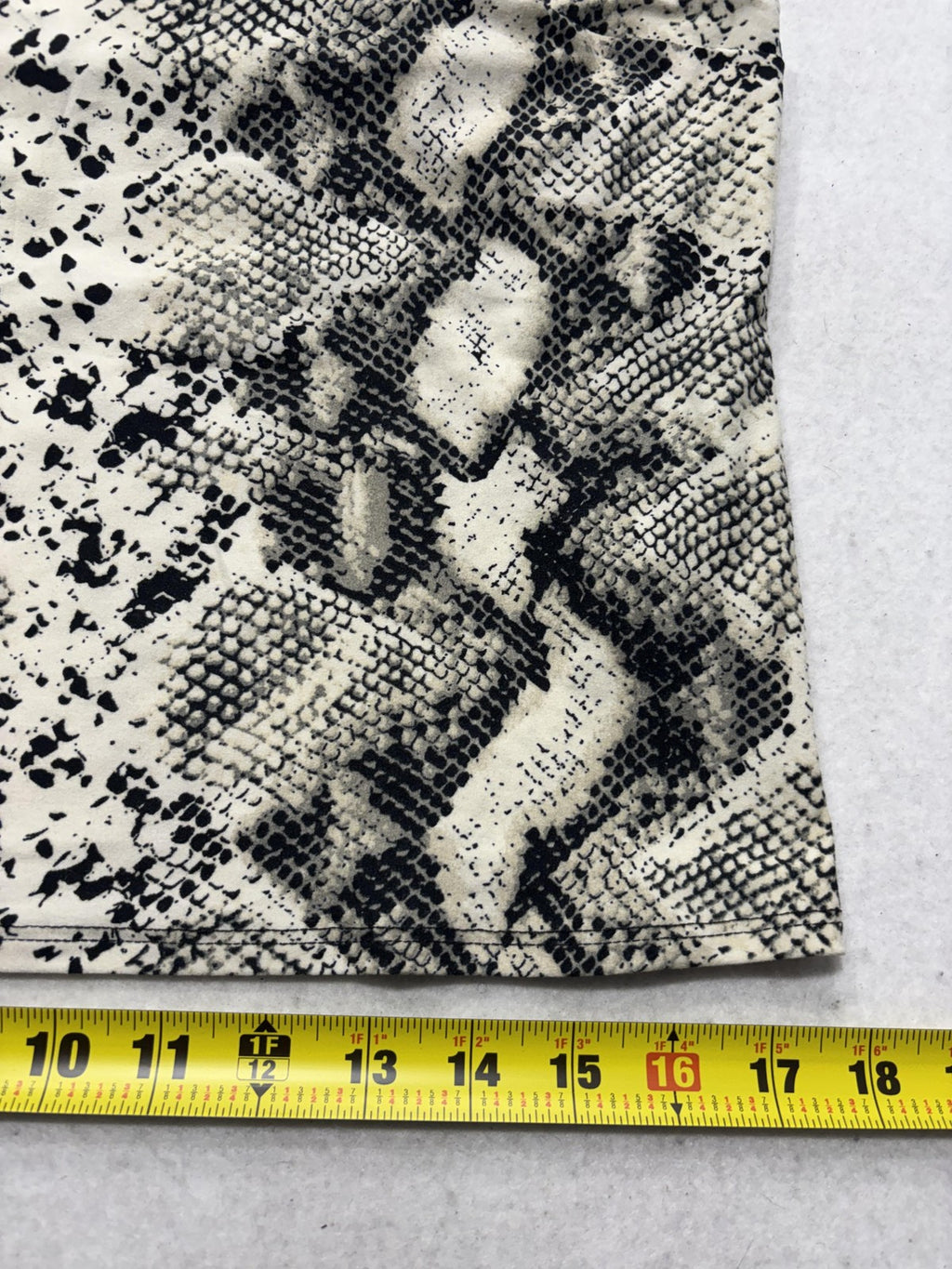 Vibe Sportswear Tank Top Womens Large Beige Snake Print V Neck Cami JKT 6235