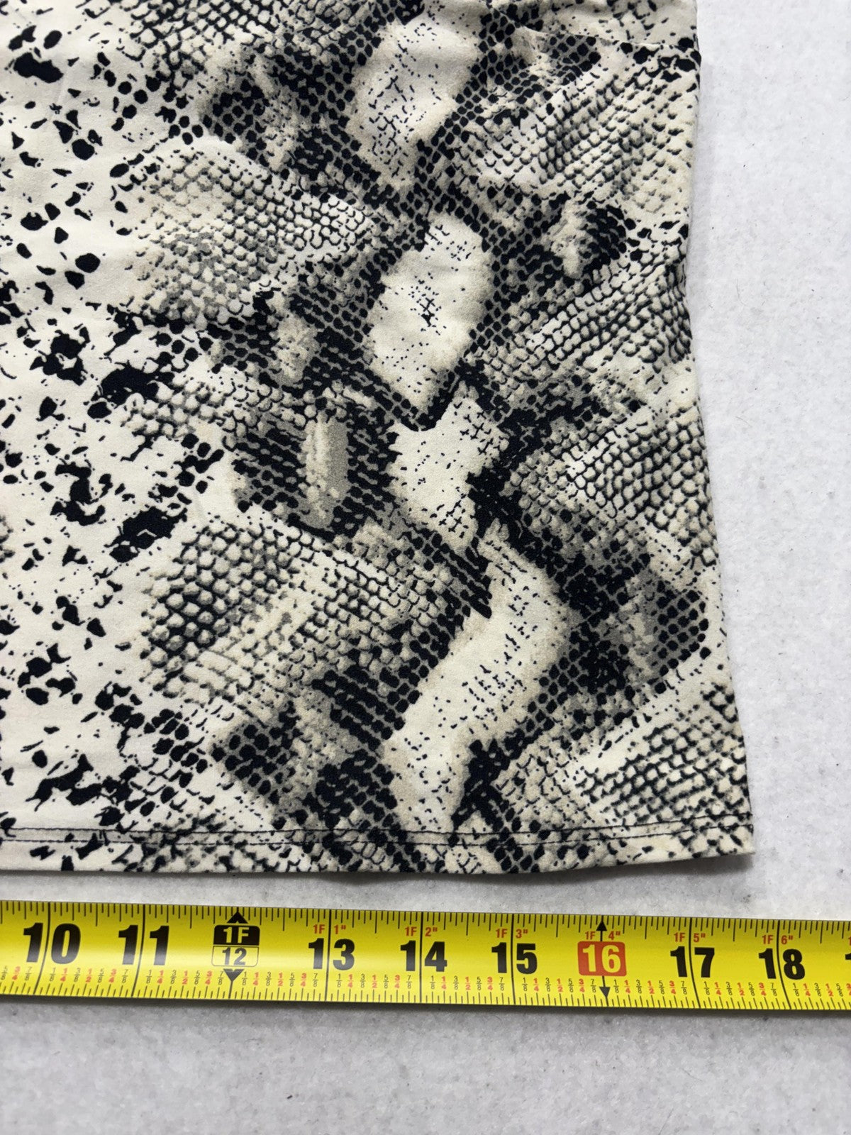 Vibe Sportswear Tank Top Womens Large Beige Snake Print V Neck Cami JKT 6235