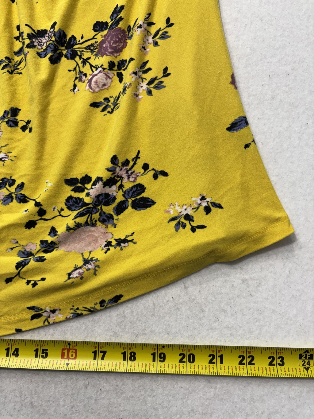 Stella Tweed Tank Top Womens L Yellow Floral Crochet Halter Cami Summer Casual