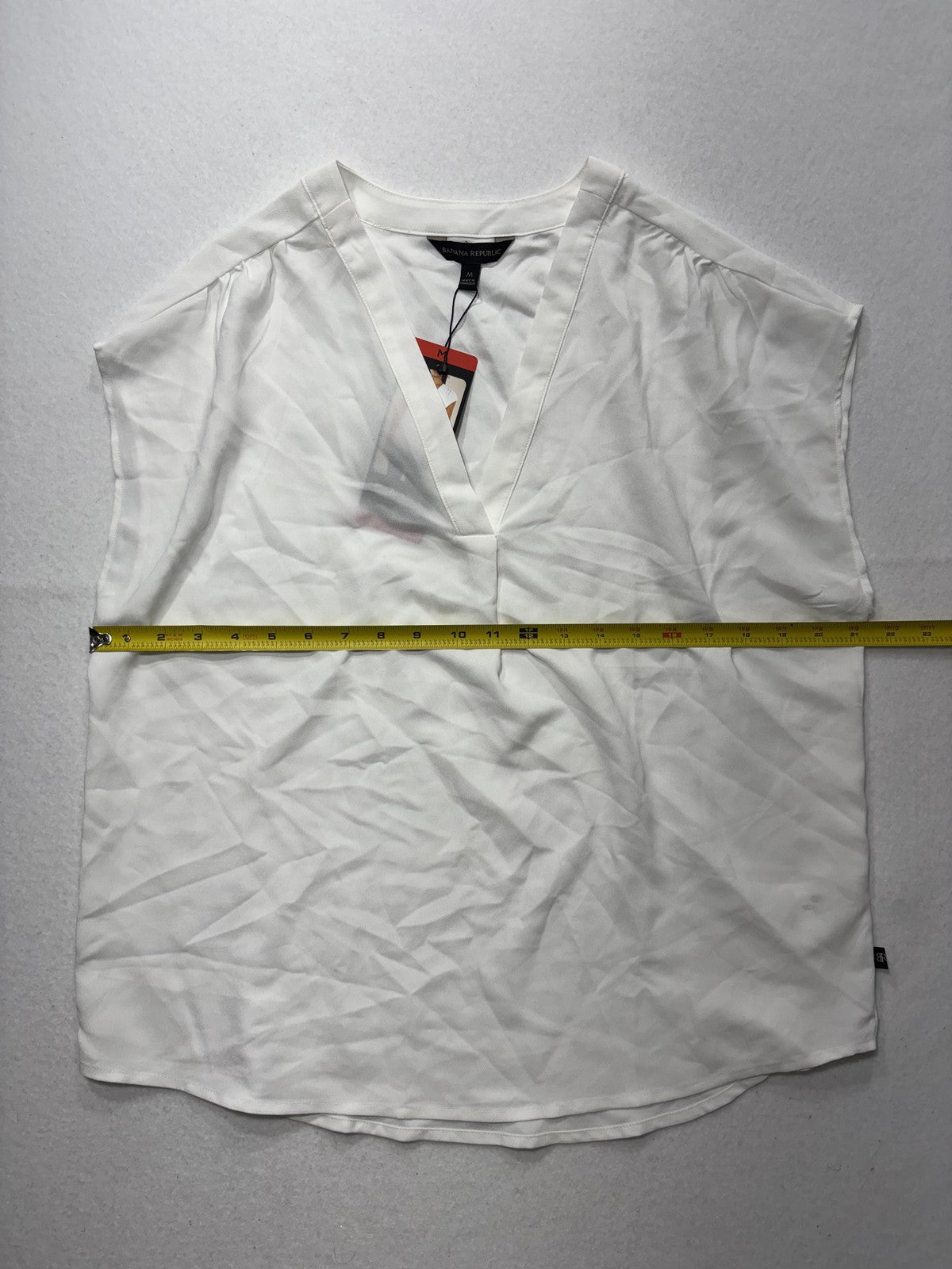 Banana Republic Blouse Womens Medium White V Neck Cap Sleeve Lightweight Top