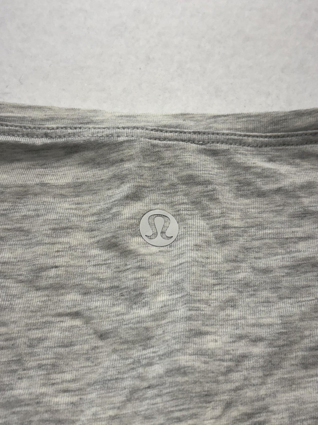 Lululemon Athletica Shirt Womens 4 Gray V Neck Tie Front Cropped Tee Casual