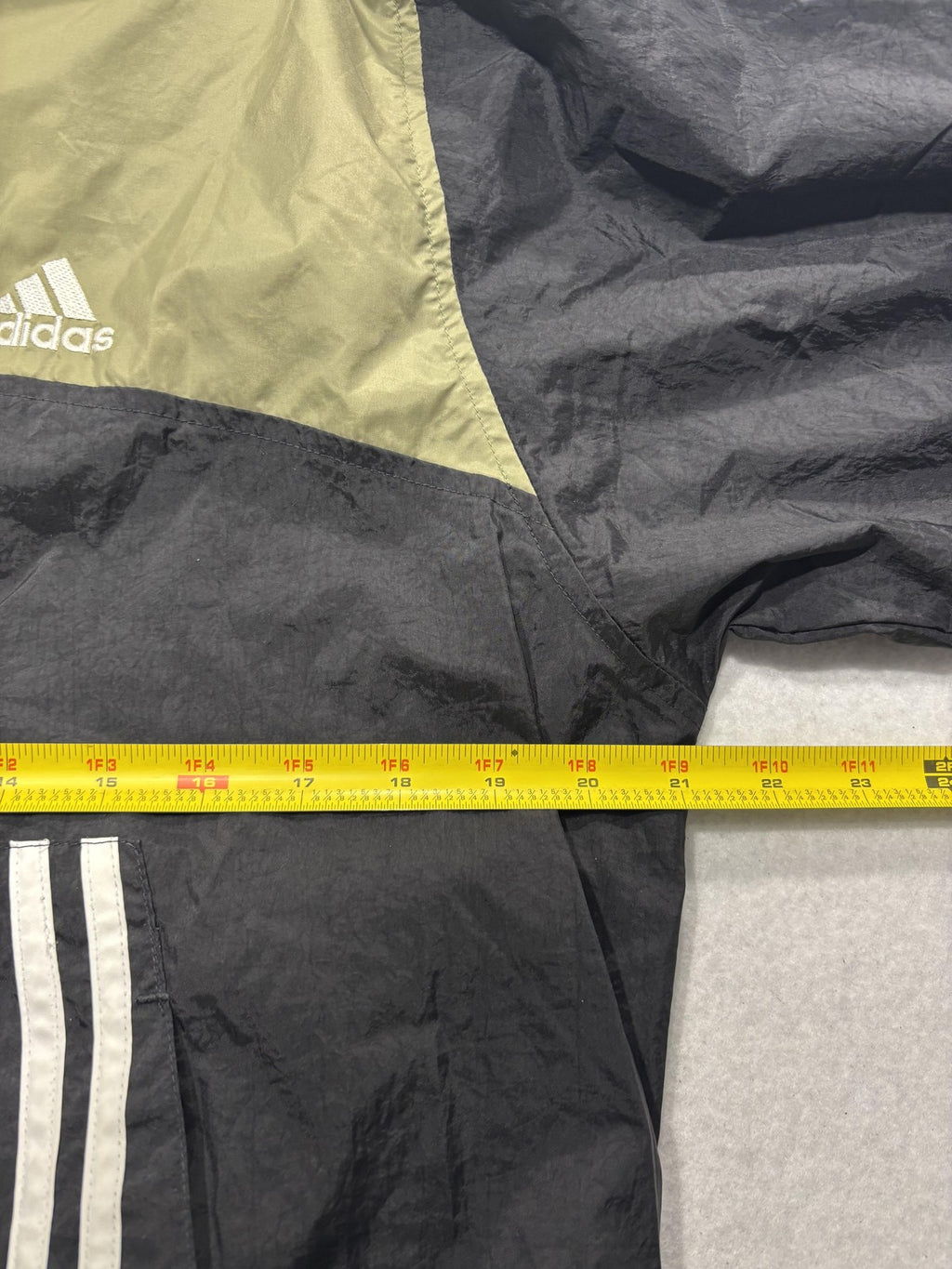 Adidas Windbreaker Jacket Mens Medium Black Green Full Zip 3-Stripes 6052