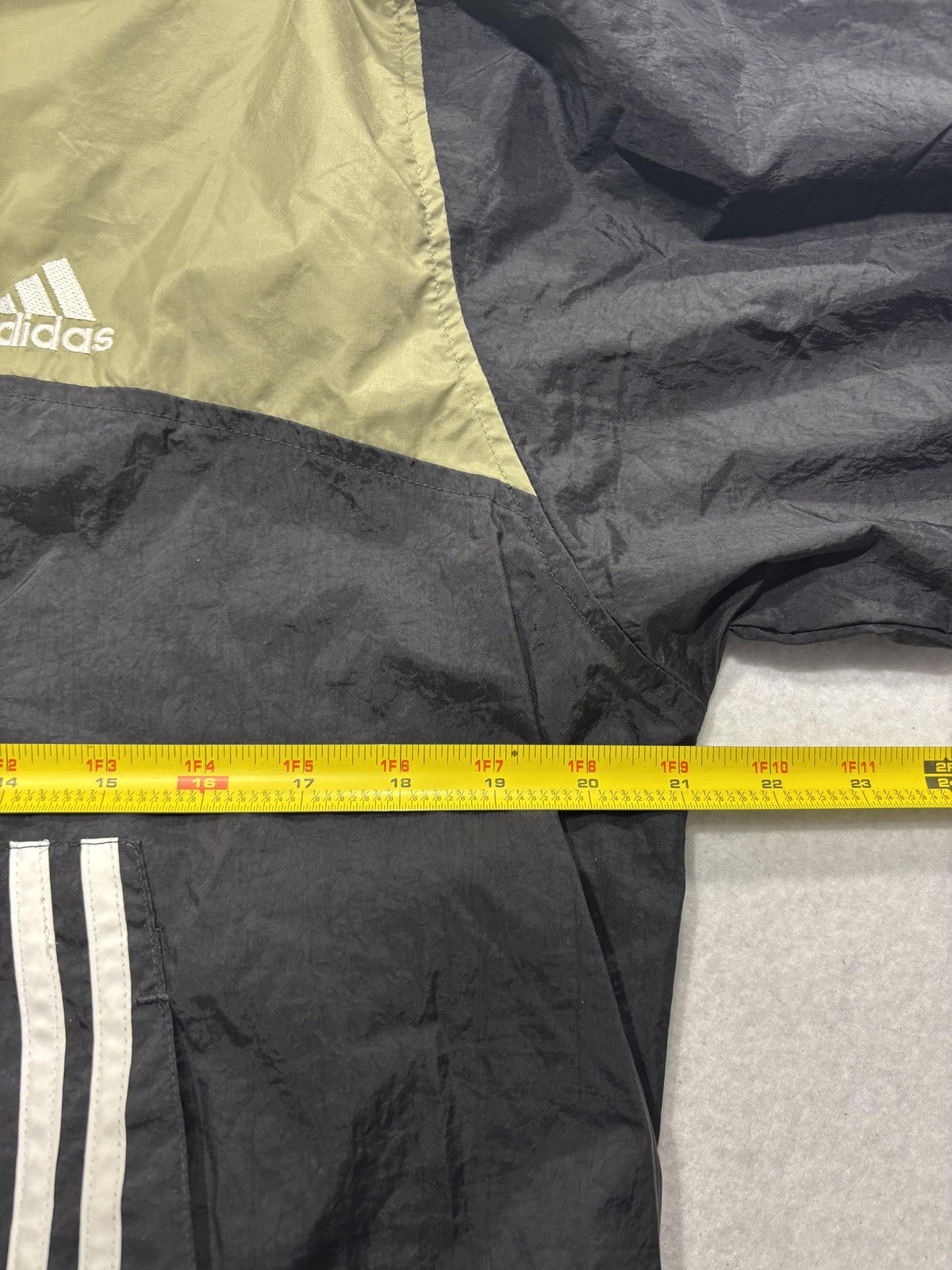 Adidas Windbreaker Jacket Mens Medium Black Green Full Zip 3-Stripes 6052