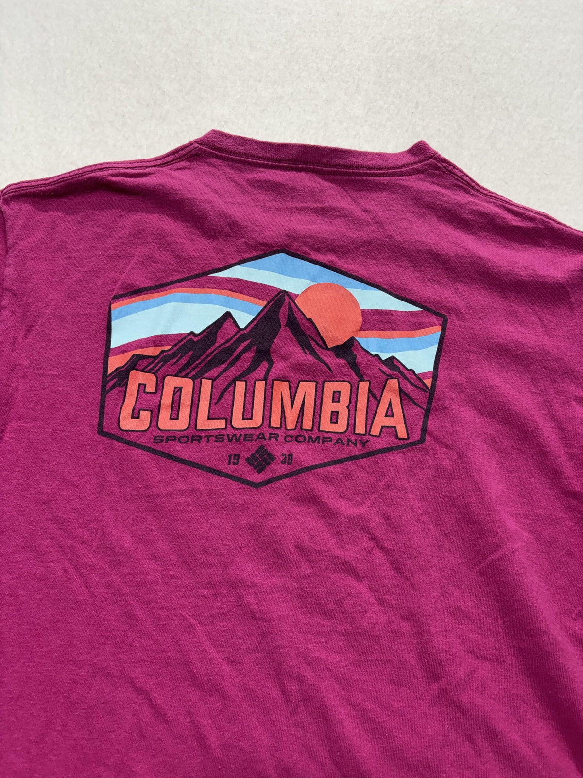 Columbia Shirt Mens Medium Pink Mountain Graphic Long Sleeve Tee Outdoor Hiking